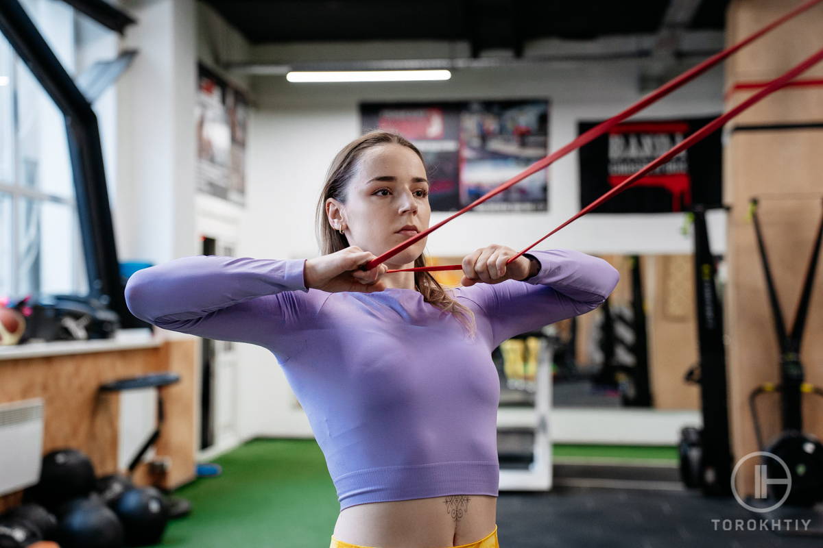 resistance band lat pull down