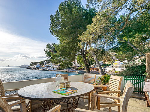  Pollensa
- Stilvolle Villa mit Vermietlizenz in erster Meereslinie zum Kauf, Alcanada, Mallorca