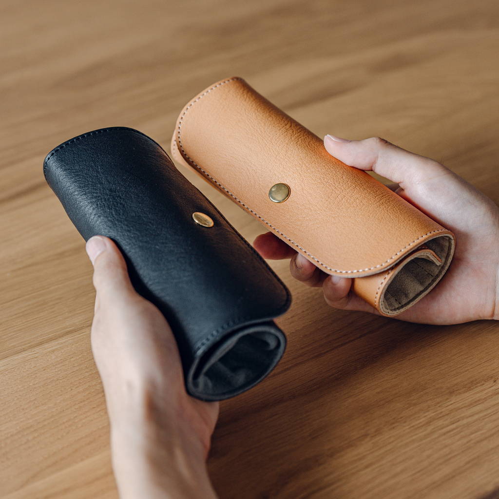 Roll pen case to protect and show off your precious pens