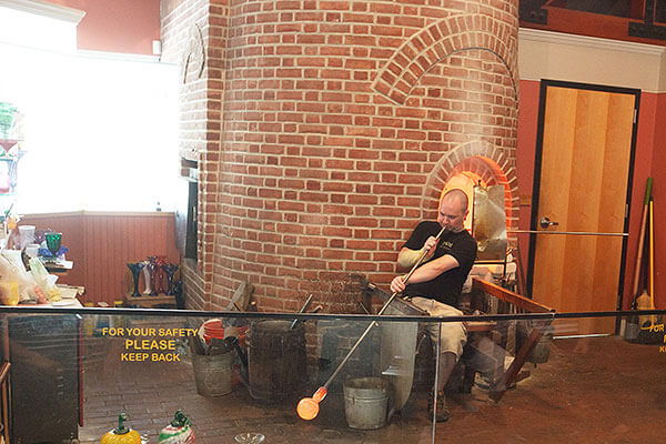 Sandwich Glass Museum – Glassblower