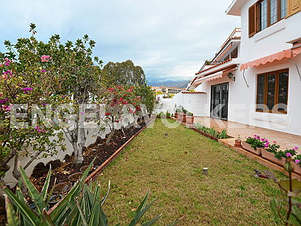  Costa Adeje
- Property for sale in Tenerife: Wonderful corner house with garden and views in Los Cristianos, Tenerife South, Engel & Völkers Costa Adeje