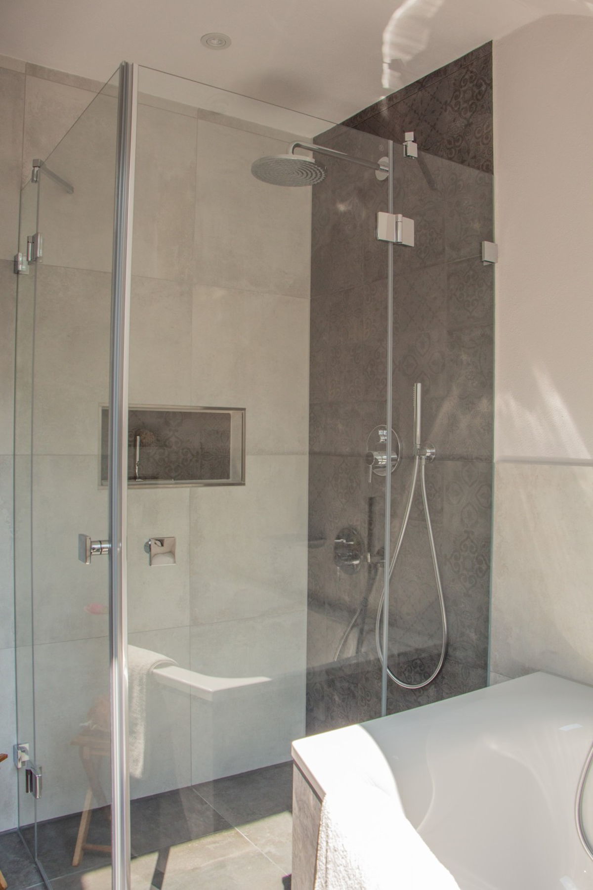 Foto Kundenreferenz Badsanierung Wellness mit barrierefreier Dusche