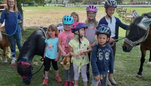 iris brosen kinder mit ponys