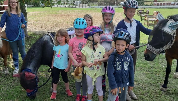iris brosen kinder mit ponys
