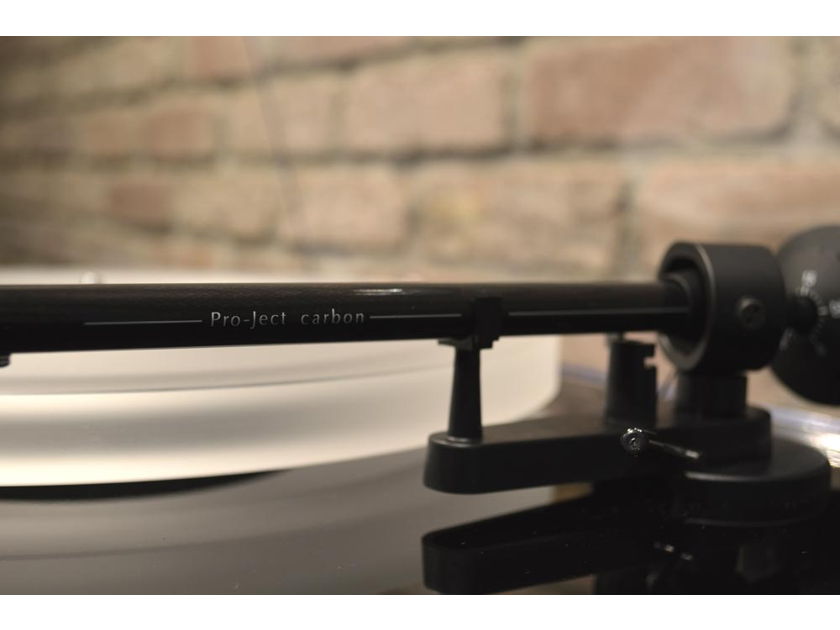 Pro-Ject Audio Systems Debut Carbon Esprit SB - Piano Black Turntable w/ Ortofon RED Cart.