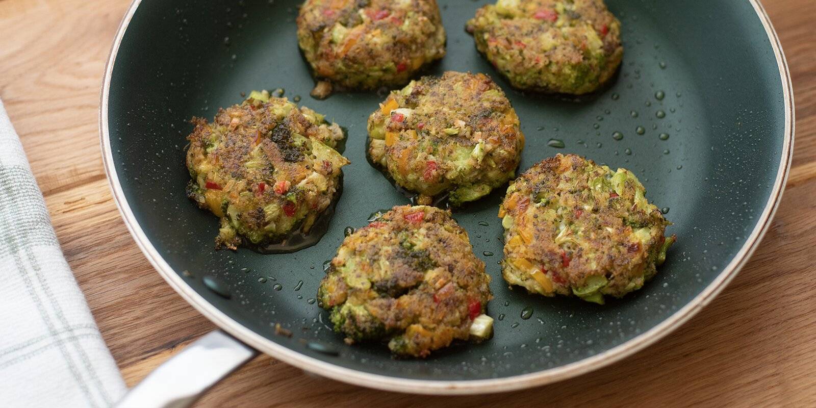 Six cooked veggie nuggets inside pan.