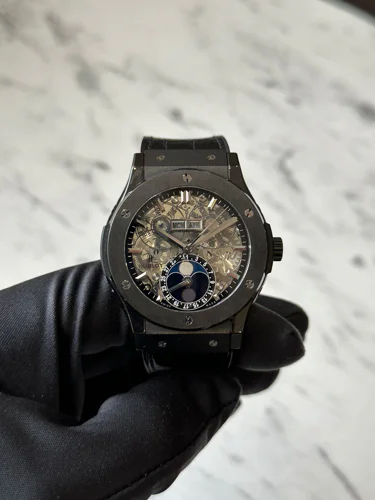 Hublot Classic Fusion Aerofusion MOONPHASE BLACK MAGIC