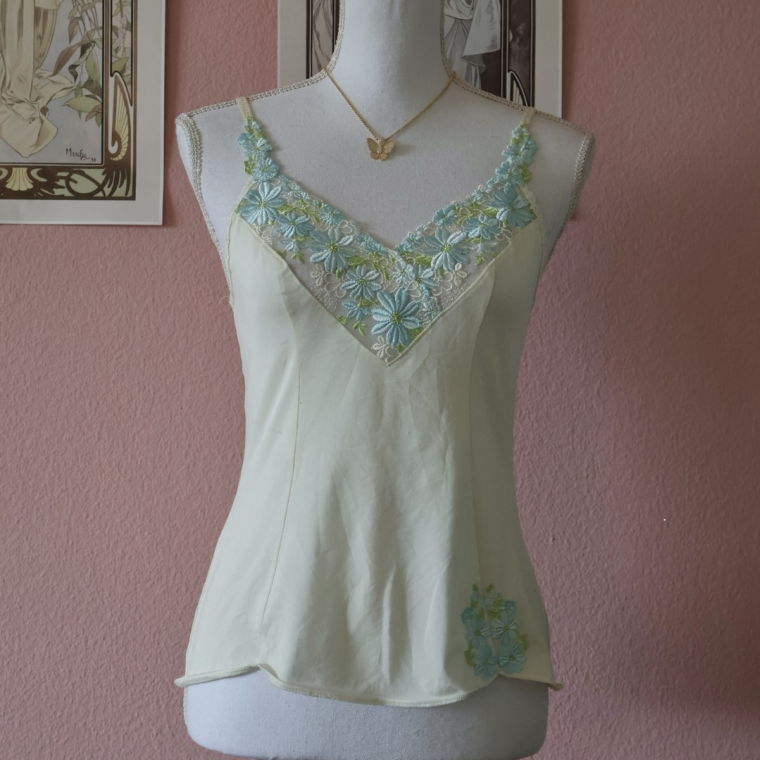 White Cami With Blue Lace (Vintage - S/M)