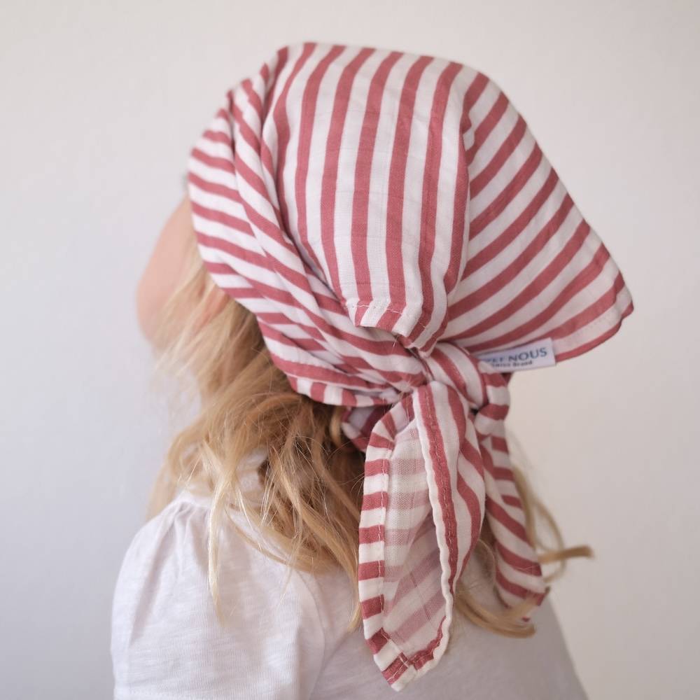Foulard joli nous bleu blanc coeurs rouges mignon adorable élégant chic pour bébé ou enfant, bambou OEKO-TEX et coton GOTS doux pratique polyvalent élégant chic haut de gamme ligné marine 