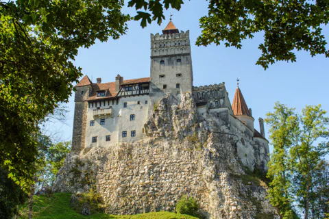Guided Tour: Peleș Castle, Bran Castle & Brașov