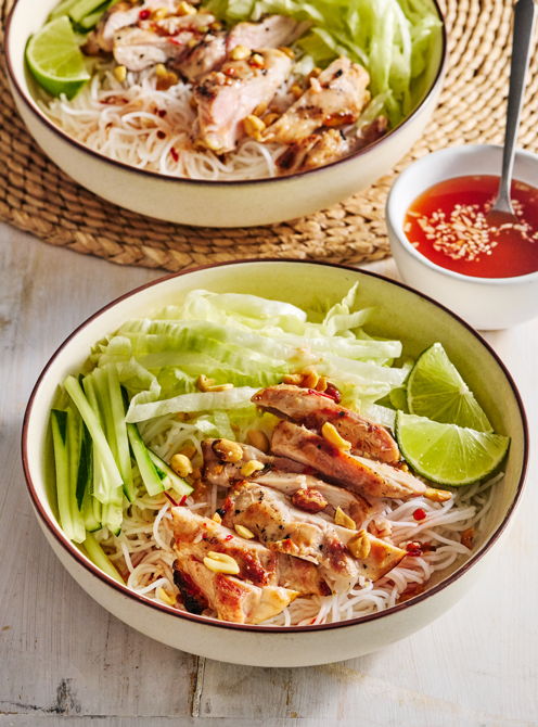 Bol de poulet grillé à la vietnamienne