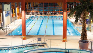 bg wonnemar sonthofen erlebnisbad innen schwimmerbecken und pfeiler