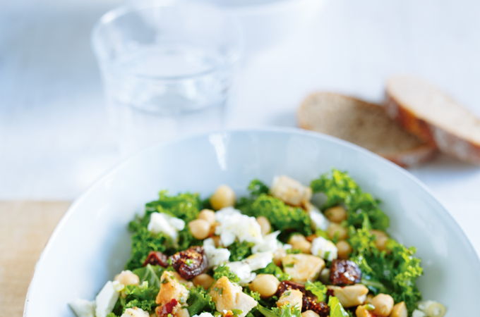 Salade de kale au poulet et aux figues