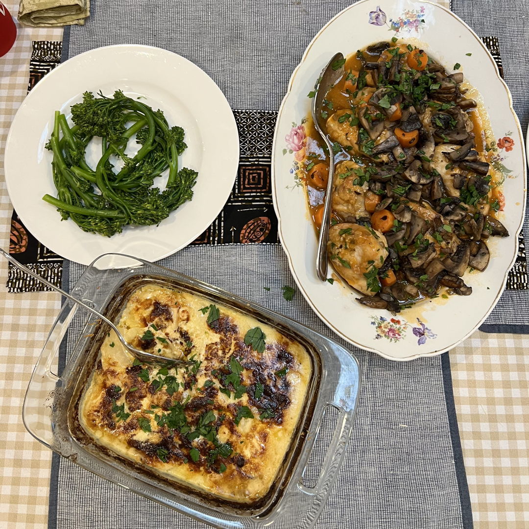 Chicken Chasseur, potato au Gratin and steamed broccolini. 

Recipes by Chef Jean-Pierre
https://chefjeanpierre.com/chicken-recipes/chicken-chasseur/

https://chefjeanpierre.com/recipes/how-to-make-potatoes-au-gratin/