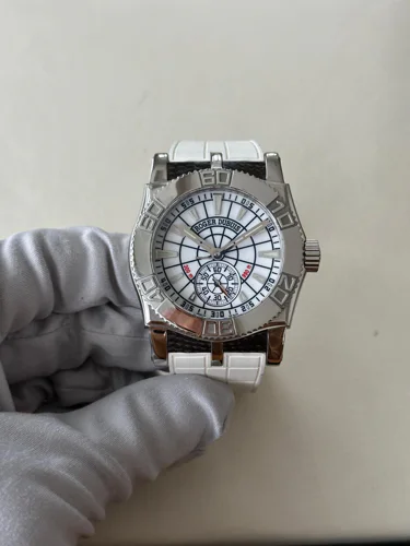 Roger Dubuis Easy Diver 43mm