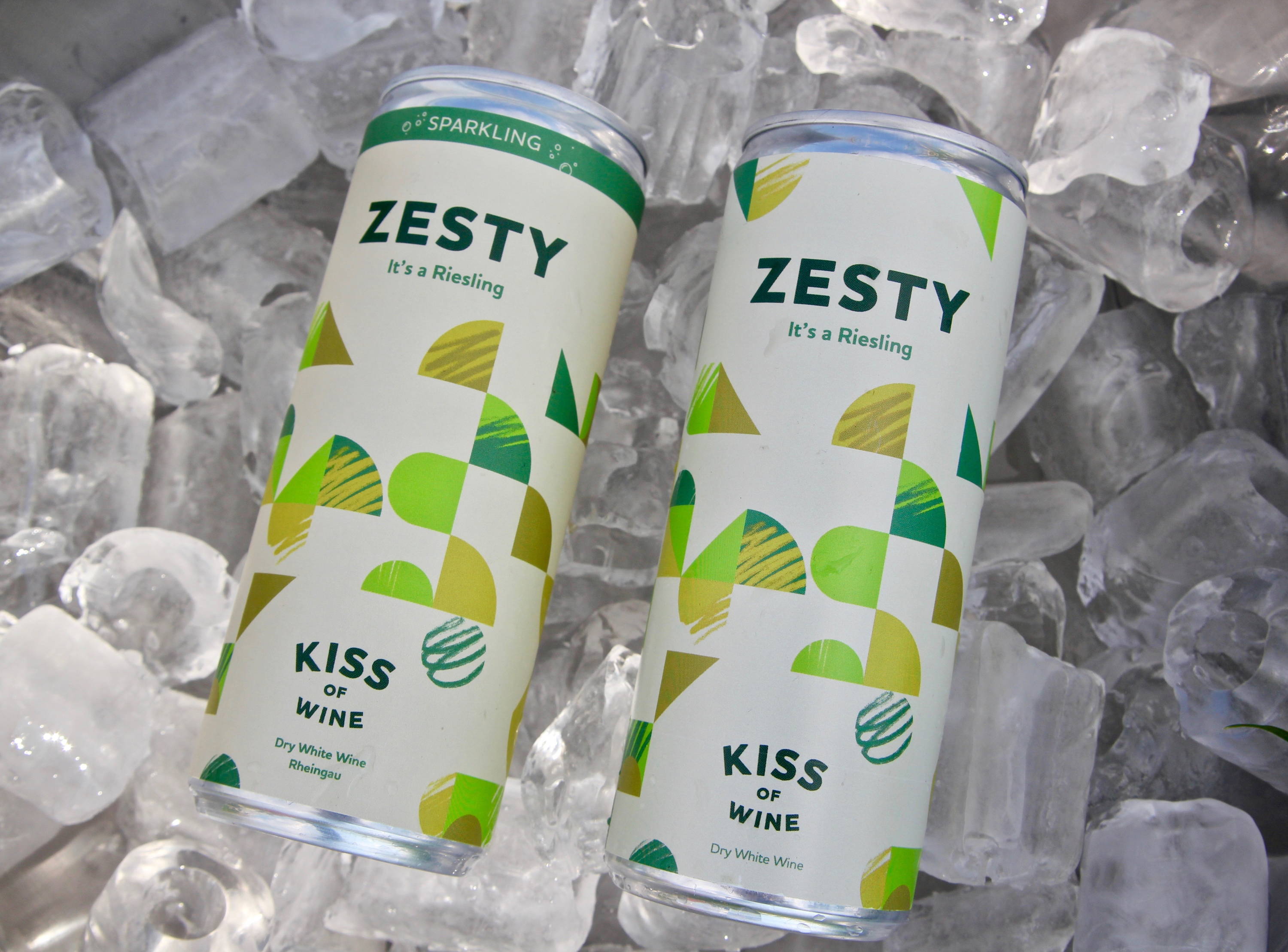 Kiss of Wine Zesty Riesling canned wine showing the qualities of a perfect zesty wine type.