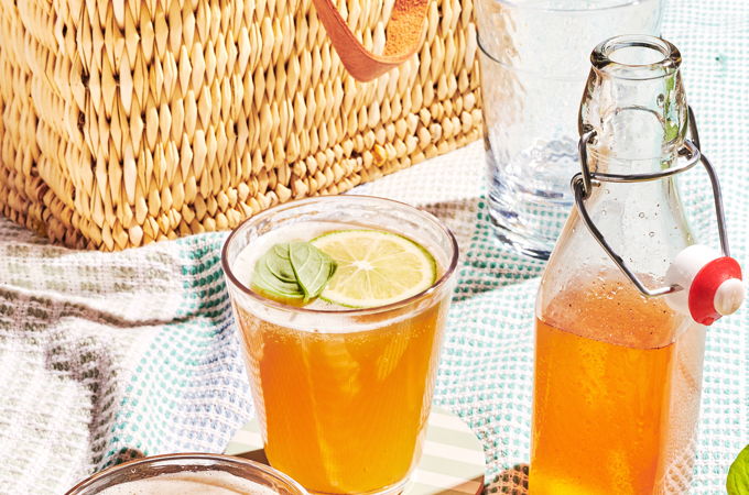 Cocktail à la bière blanche, à la lime et au poivre de Sichuan