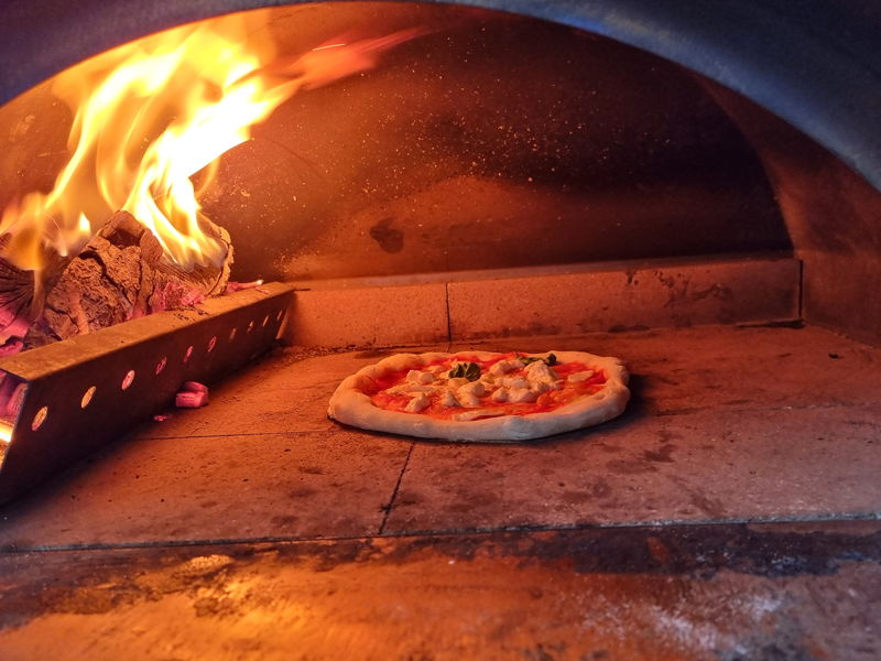 Cooking classes Como: Pizza Napoletana DOC and baking in a wood-fired oven in Como