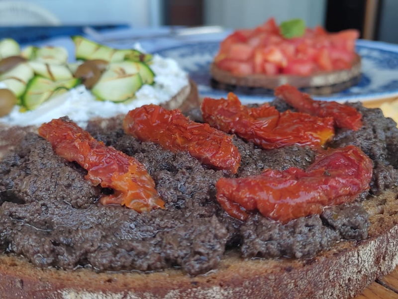 Cooking classes Turin: Bruschette alla "Savoiarda"