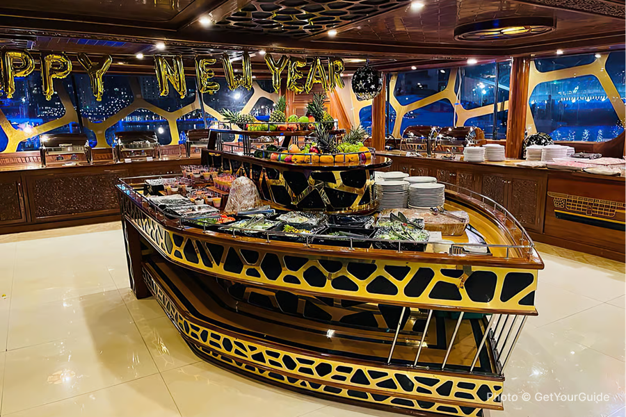Dubai Marina: Dinner Cruise in a Traditional Boat - photo 2