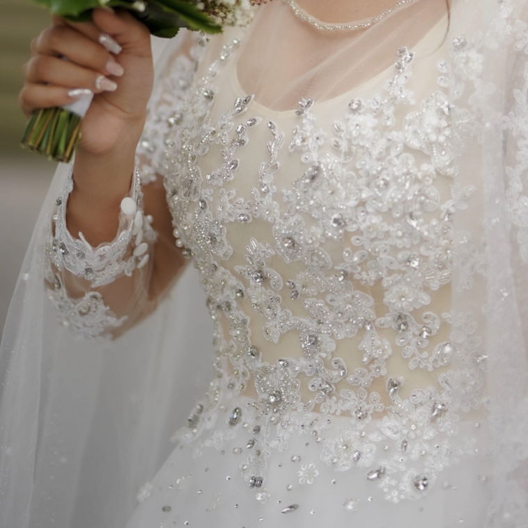 Handgefertigtes Brautkleid