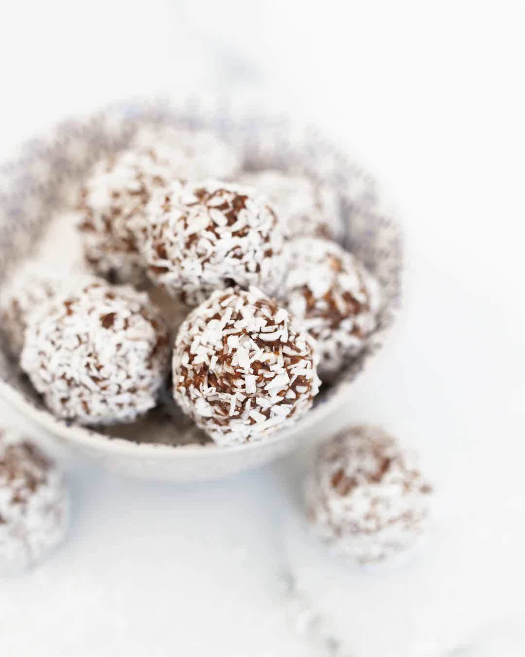 Coconut Maca Cashew Energy Bites
