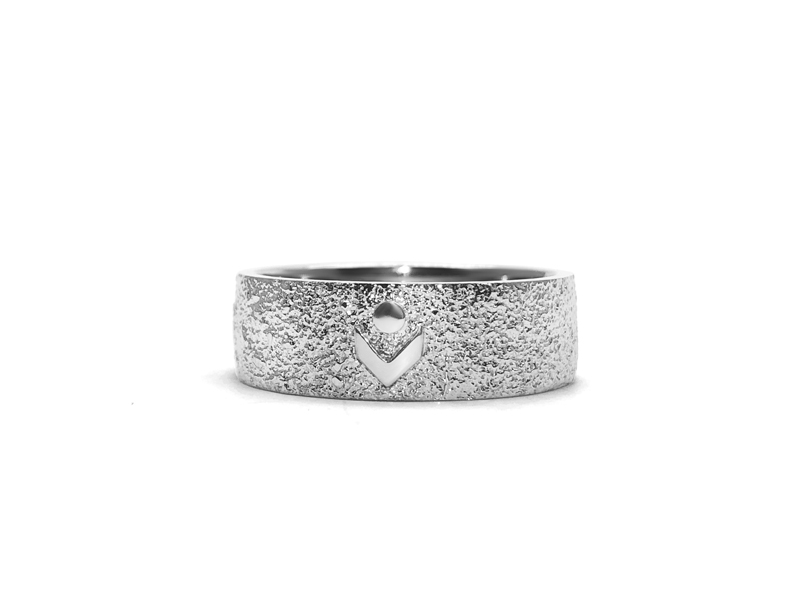 Petits Chanteurs du Mont-Royal textured graduation ring with polished logo.