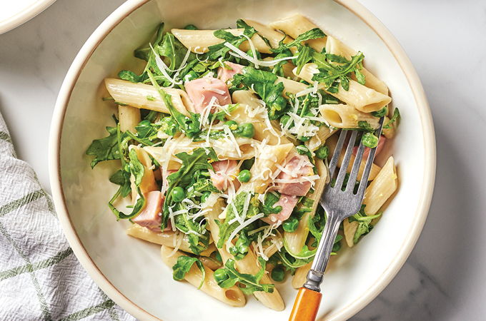Pâtes au citron, au jambon et à la roquette
