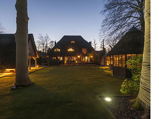  Frankfurt
- Thatched property in Belgium - (c) Engel & Völkers Brasschaat