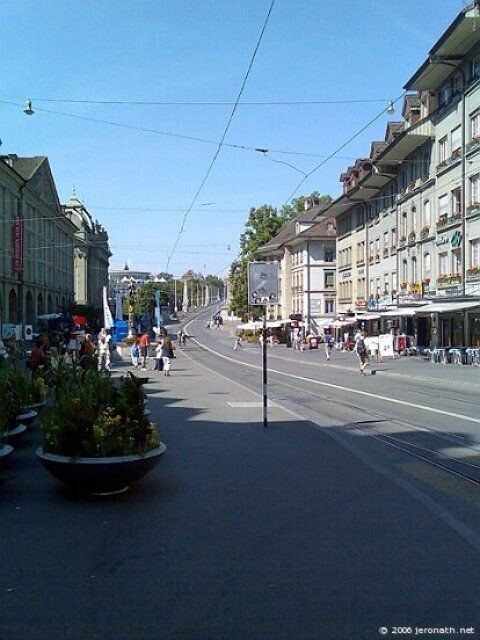 Chemin avec lampadaires à Berne en Suisse - juin 2006