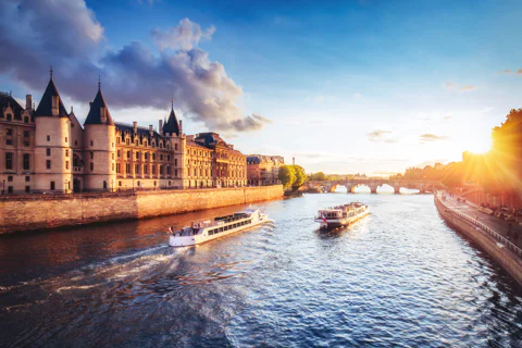 Seine River Guide: Map, Facts + Paris Landmarks