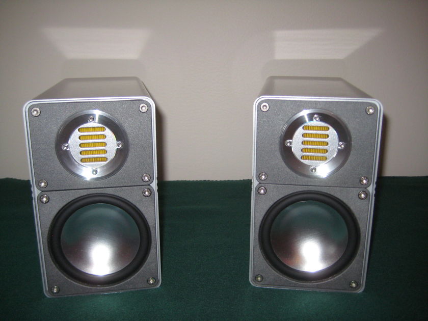 Elac 310.2 Jet Silver Finish Amazing Compa For Sale Elac 310.2 Jet Silver Finish Amazing Compa For Sale