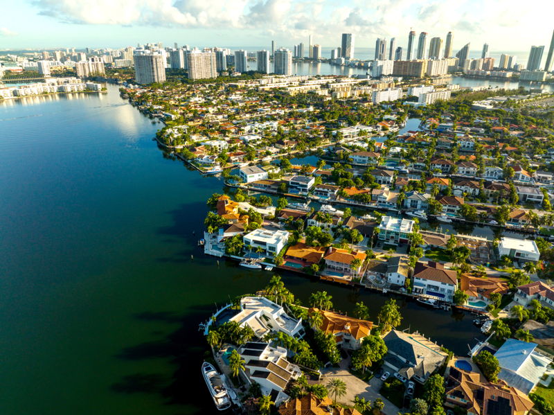 Properties 待售 in North Miami