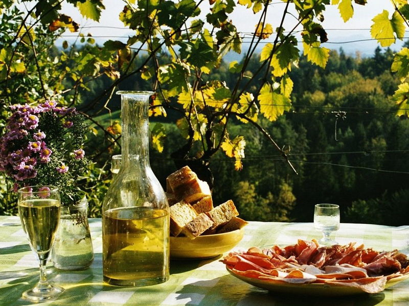 Tour enogastronomici Trieste: Osmize: gusto e tradizione nel cuore del Carso