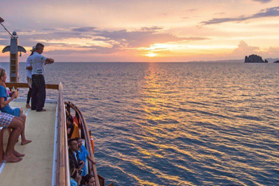Вечерний круиз с ужином на корабле, плывущему по Андаманскому морю