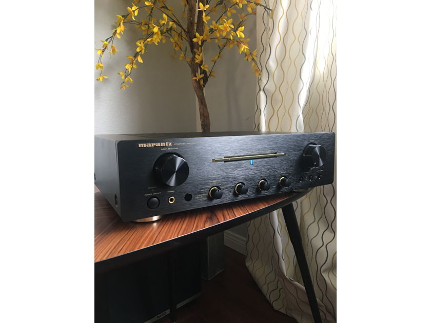 Marantz PM7001 Stereo Integrated  Amplifier In Excellent Condition