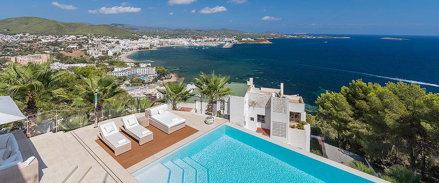  Ibiza
- Sie fragen sich, ob sich der Kauf einer Immobilie auf Ibiza für Sie lohnen wird? Lassen Sie sich überzeugen, denn die Insel punktet mit Möglichkeiten zur Entspannung und verschiedenen Aktivitäten.