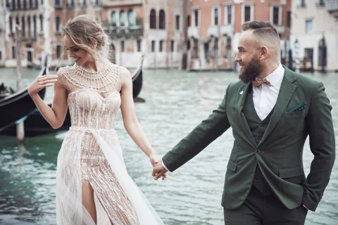 Renew Your Wedding Vows On A Venetian Gondola