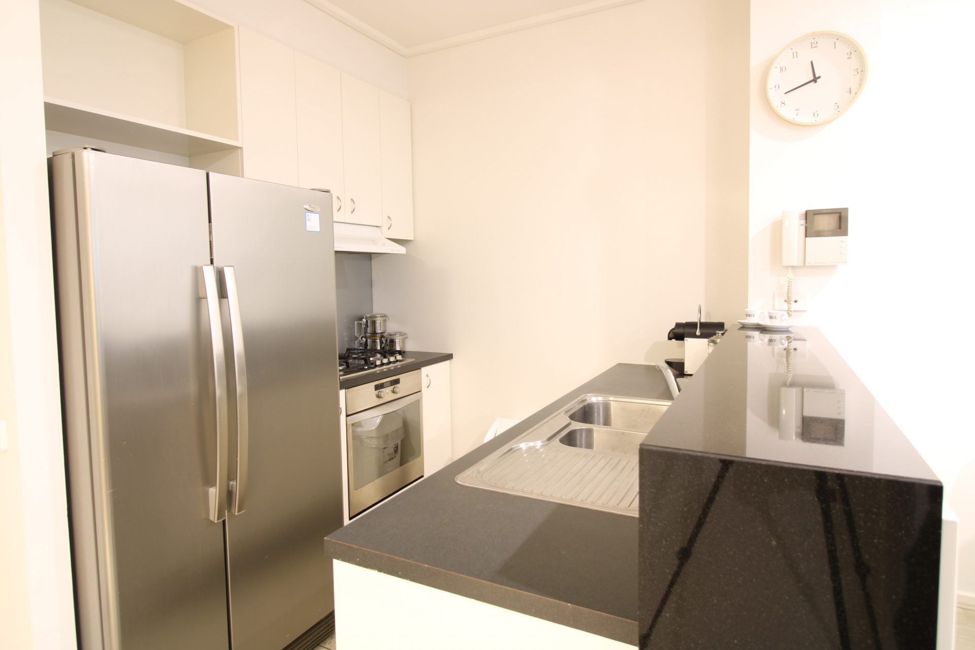 FOR LEASE - Refurbished Fully Furnished Courtyard Residence in Unbeatable Location- Southbank - Image 6