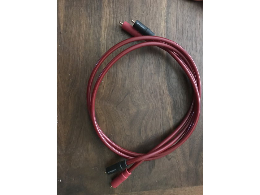 The Chord Company Crimson Vee 3 Interconnects - 1 meter Long