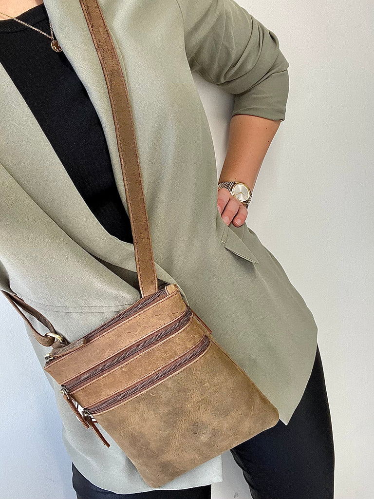 Hunter Leather Crossbody Bag Style 62021 - Image 9