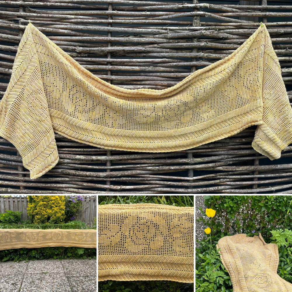 Crocheted scarf Rose