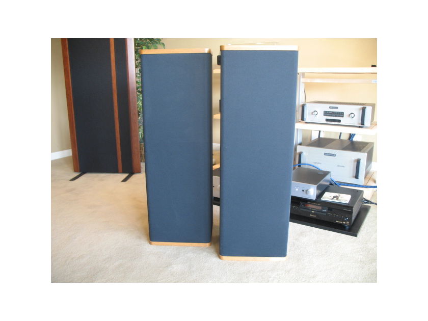 Vandersteen 1B's + 2W + WX-2 Speakers, Subwoofer, Crossover