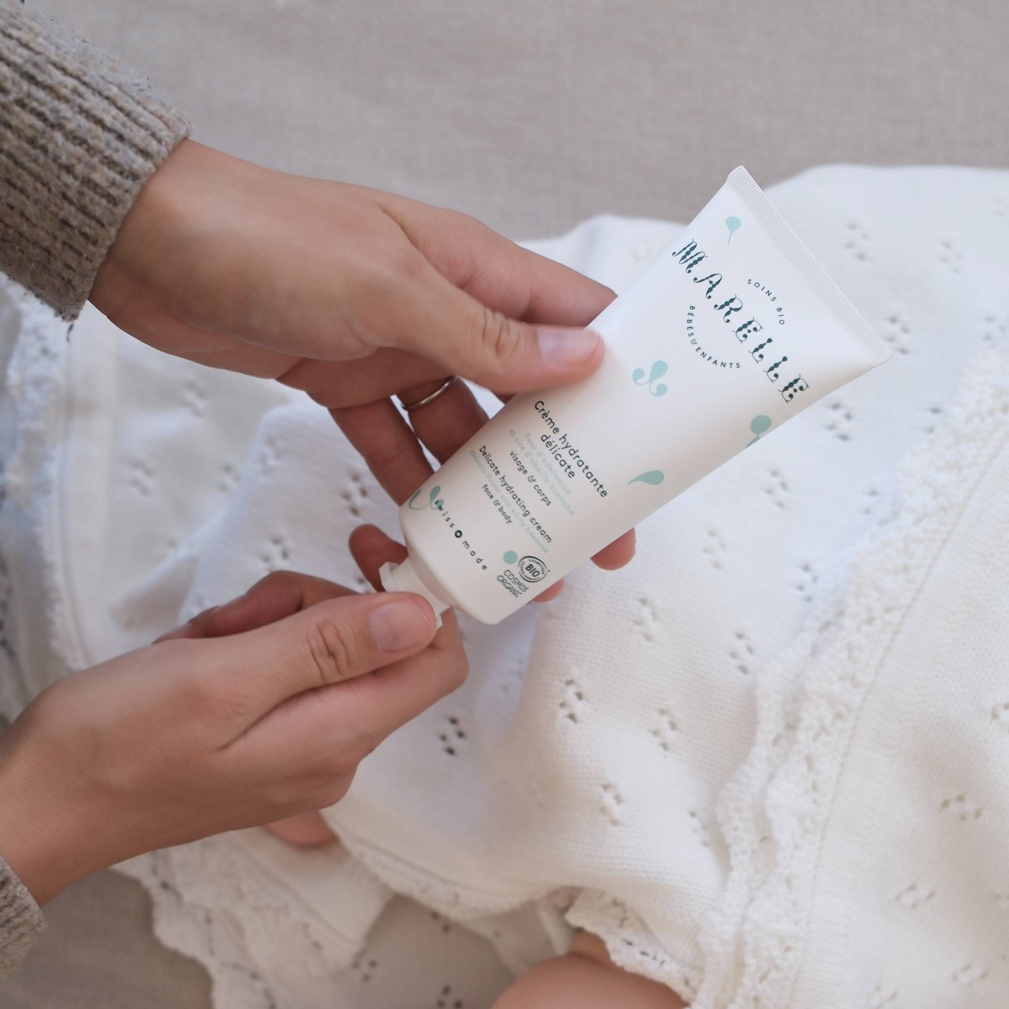 coffret cadeau collaboration excellence marque suisse joli nous marelle swiss made swiss brand premium excellence qualité bébé nouveau né babyshower couverture crème