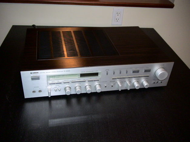 Yamaha  R - 2000 Natural Sound Stereo Receiver