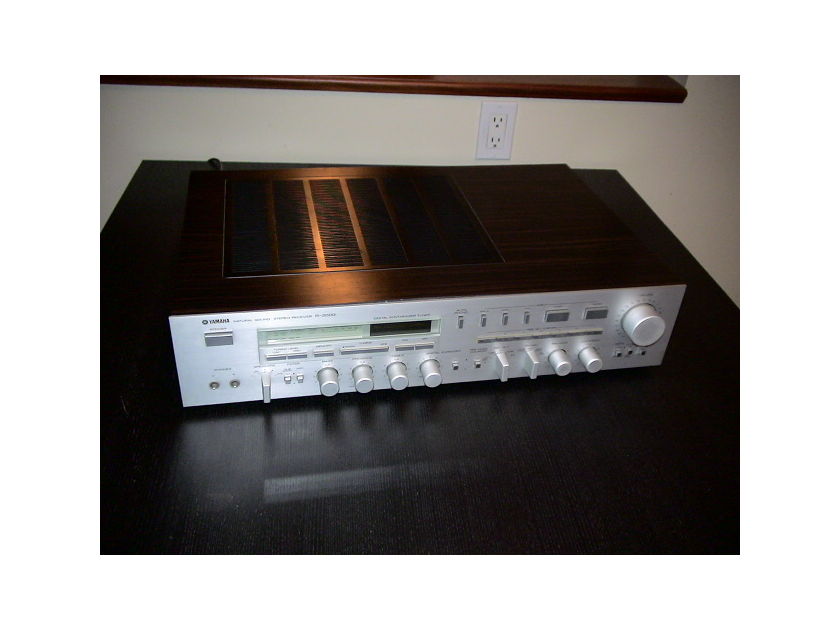 Yamaha  R - 2000 Natural Sound Stereo Receiver