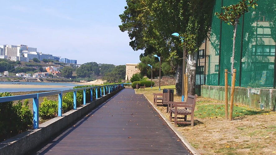  La Coruña, Espagne
- Playa Santa Cristina coruña beach.jpg