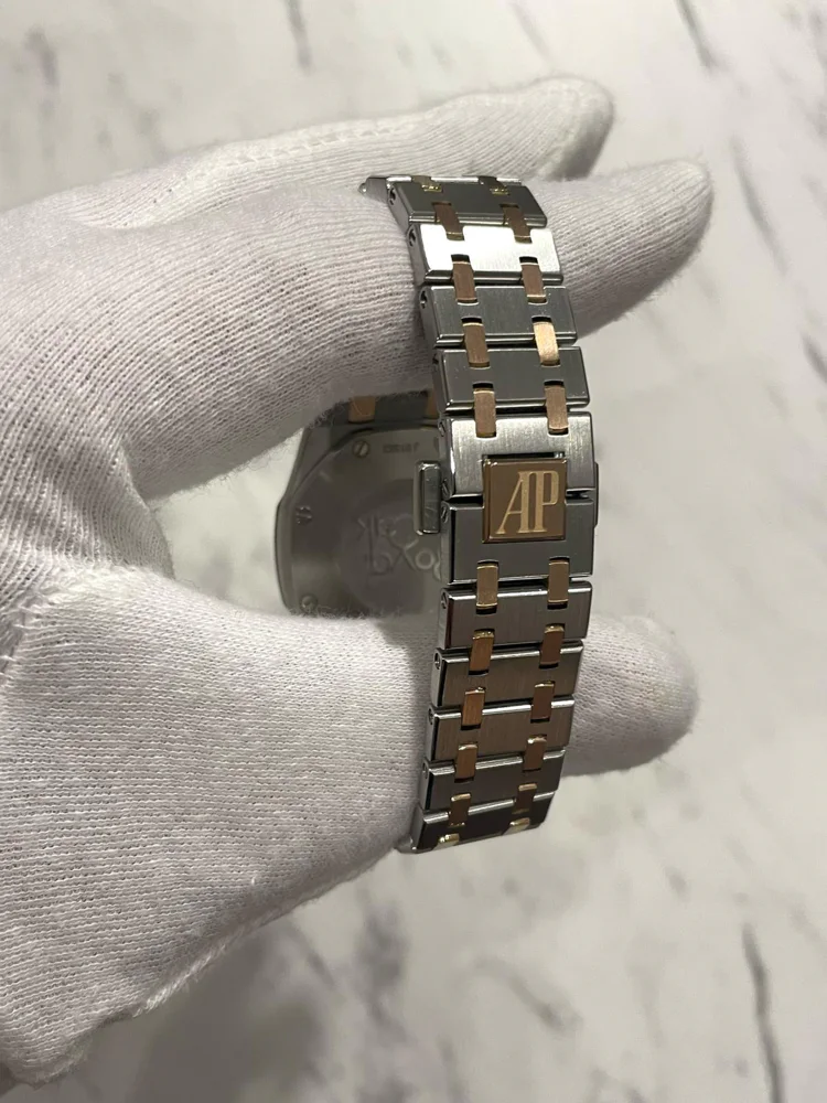 Quartz Box and Papers 2018