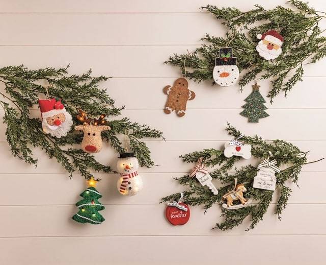 outdoor decoration nutcrackers with wreath and candy cane