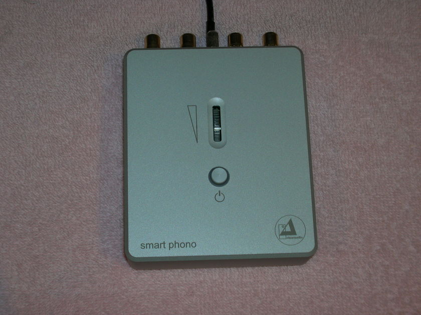 Clearaudio smart phono V2 Phono Preamp - Excellent!